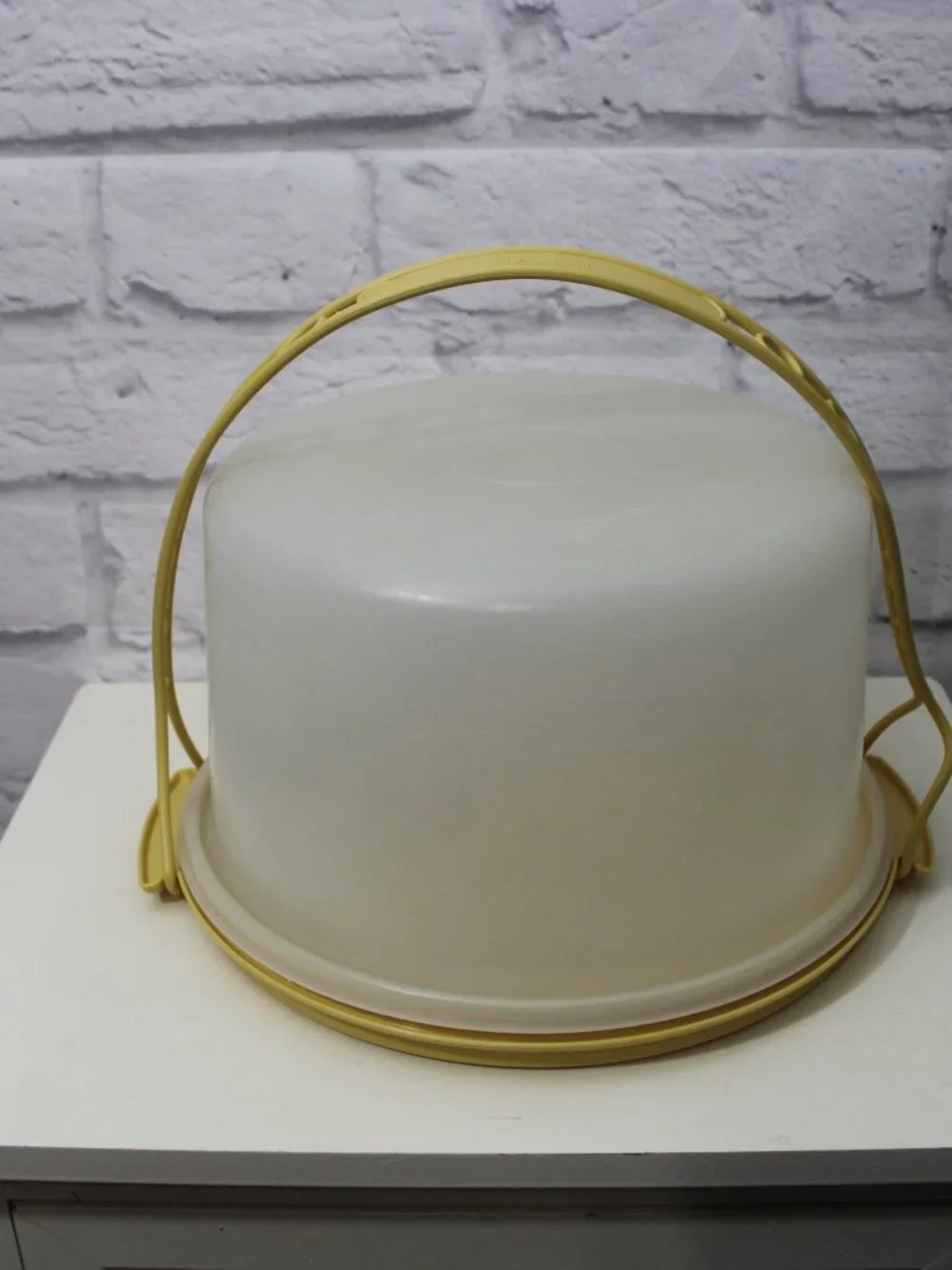Vintage Tupperware Round Cake Taker Saver Dome with Handle and Base